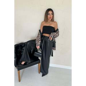 Conjunto Leopard con Detalles en Cuero Negro - Negro - Product Image 4