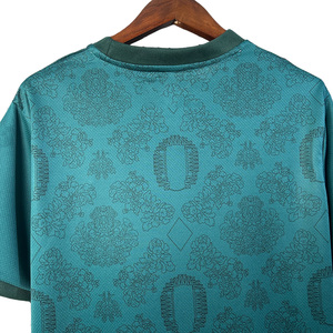 Vêtements de football confortables et à séchage rapide en gros, maillot de football personnalisé, service OEM, matière en maille, design uni par sublimation - Product Image 2