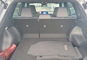 Véhicule d'occasion Toyota Corolla Cross Hybrid SE 2025 – Essence/Électrique – Disponible en conduite à gauche et à droite - Product Image 6