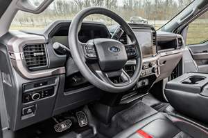 Ford F-150 Roush Nitemare 4x4 essence, faible kilométrage, modèle 2025 - Product Image 3