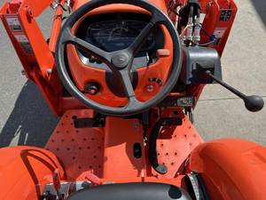 Tractor Kubota L3901HST 2021: Tractor utilitario compacto con transmisión hidrostática, confiabilidad y versatilidad - Product Image 6