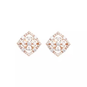 Boucles d'oreilles en or massif 18 carats en forme de fleur haute sur demande DEF VS rondes et brillantes cultivées en laboratoire prêtes à être expédiées - Product Image 2