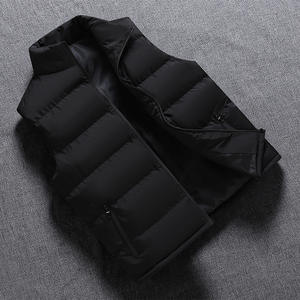 Chaleco de poliéster/algodón a prueba de viento para hombre con bolsillos Chaqueta sin mangas Chaleco acolchado de burbujas personalizado cálido grueso para hombre con bolsillos - Product Image 6
