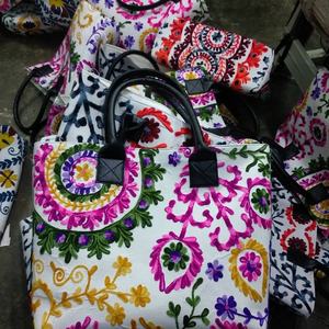 Bolsos de Hombro Suzani Bordados en Algodón, Hermosos Bolsos de Mano Estilo Bohemio para Mujer - Product Image 3