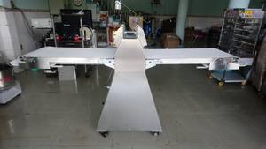 Laminoir à pâte 2 voies de haute qualité 900X2700X1150Mm équipement de restaurant machine à pain baguette logo personnalisé Kien An - Product Image 5