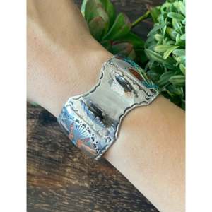 Brazalete de Plata de Ley con Turquesa y Coral, Hecho a Mano en Navajo, Estilo Vintage, Inspirado en un Reloj - Product Image 3