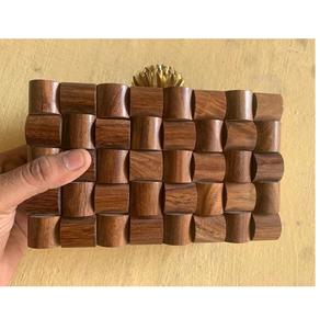 กระเป๋าคลัทช์สีน้ำตาลเรซินสำหรับผู้หญิงกระเป๋าโท้ทงานหัตถกรรมทำจากอินเดียสีน้ำตาล - Product Image 1