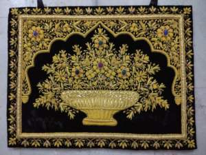 Colgante de pared bordado Zari para decoración del hogar, diseño de jarrón Floral en resina y tela de algodón, arte bordado para decoración de habitación - Product Image 4