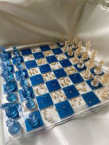 ชุดกระดานหมากรุกไม้และเรซินแบบกำหนดเองชุดเกมหมากรุกหรูหราทำจากเรซิ่นสีแดงสีดำชิ้นหมากรุกโดยหัตถกรรม tayyab - Product Image 2