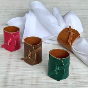 Ronds de serviette en cuir de haute qualité avec un attrait artisanal pour les maisons de style campagnard. - Product Image 4