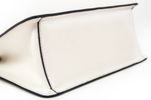 Pochette Martina pour femme avec bandoulière, sac à main en cuir ciselé, fabrication artisanale, qualité haut de gamme, finitions de luxe, travail manuel. - Product Image 4