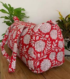 Bolsa de Viaje Informal de Lujo Hecha a Mano con Estampado Multibloque de Algodón, Bolsas de Gimnasio, Diseño Acolchado Kantha, Bolsa Táctica Grande y Duradera - Product Image 4