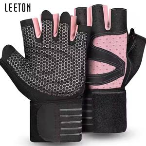 Guantes de estilo único para hombres y mujeres Guantes de levantamiento de pesas pesados con parches bordados personalizados con la más alta calidad en menos precio - Product Image 2
