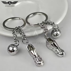 Porte-clés en métal avec ballon et chaussure de football, porte-clés pour les amateurs de football, cadeau pour les fans de sport, accessoire en alliage de zinc durable - Product Image 4