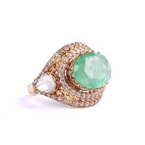 Anillo de cóctel llamativo con halo de plata y piedra verde, acabado en oro vintage, joyería victoriana ajustable - Product Image 2