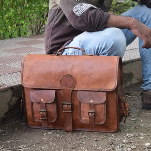 Grand sac de sport en cuir unisexe fait à la main Sac de sport personnalisé avec logo vintage tendance personnalisable Sac de voyage pour ordinateur portable pour hommes et femmes - Product Image 1