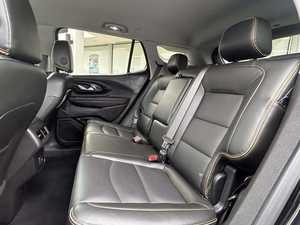 Negro Impecable 2023 AT4 AWD Usado Asientos de Cuero Arranque Remoto Paquete Tecnológico Bluetooth Techo Solar Asientos Calefactables Izquierda - Product Image 3