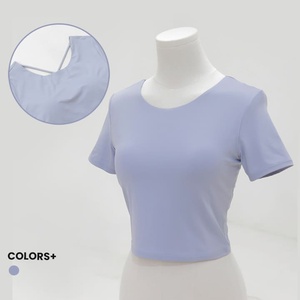 Haut de yoga personnalisé pour femme à manches courtes et dos croisé avec coussinets de soutien-gorge intégrés, crop top respirant en Spandex et Nylon pour Pilates et Fitness - Product Image 2