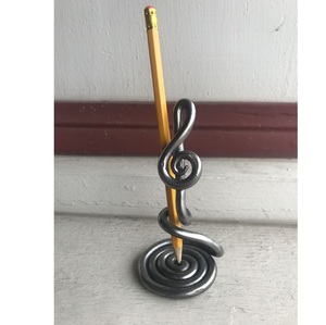 Porte-stylo en métal forgé à la main avec un design contemporain, léger, vase de bureau pour la décoration de la maison, du bureau, du dessus de table - Product Image 1