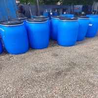 Fût en plastique HDPE carré recyclable de qualité alimentaire, 30L-200L, avec cerclage en fer, couvercle épais bleu/noir hermétique