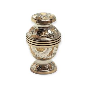 Urna Conmemorativa de Metal Grabada en Oro y Plata, Urna Conmemorativa Clásica con Detalles Florales - Product Image 1