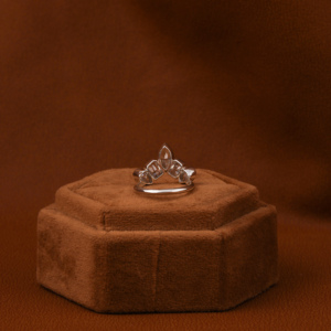 Bague Cinq Pierres Marquise, Diamant de Laboratoire Taille Radiant et Poire, Cadeau Unique Anniversaire/Anniversaire de Mariage en Or Massif 14 carats, Nouveau Design - Product Image 4