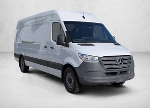 W1Y4KCHYXPT112199 Fourgon utilitaire pleine grandeur 2023, propulsion arrière, moteur diesel turbo 2.0L, 211 ch, couple de 450 Nm, vitesse maximale de 170 km/h, faible kilométrage - Product Image 5