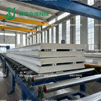 Panneaux de toiture sandwich isolants en polyuréthane ignifuges et écologiques personnalisés pour les chambres froides et les hôtels, en tailles de 50 à 150 mm