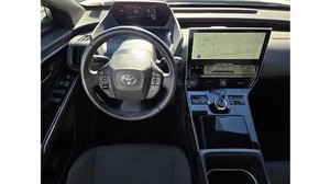 Toyota BZ4X XLE AWD SUV RHD LND 2023 d'occasion de qualité supérieure en parfait état - Product Image 3