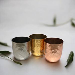 Bougie parfumée en métal avec couvercle, finition martelée élégante, plusieurs mèches, lueur chaude pour une décoration intérieure relaxante et des cadeaux. - Product Image 2