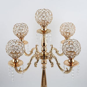 Candelabro de Aluminio Metálico de 5 Brazos con Acabado Dorado en Oferta, para Decoración de Mesa de Boda y Hogar a un Precio Accesible - Product Image 1