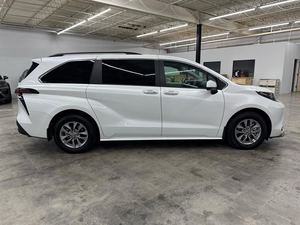 Prêt à être expédié – Toyota Sienna XLE 2025 d'occasion, 8 places, traction avant, garantie 3 ans disponible (pour usage industriel et bricolage) - Product Image 3