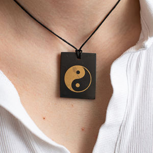 Colgante rectangular de shungita pulido con serigrafía Ying Yang 1.2*1.6 pulgadas (30*40 mm) - Product Image 4