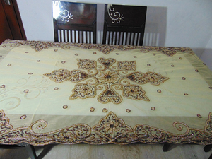 Nappe de table de salle à manger 6 places brodée dorée Nappe de luxe faite à la main pour les fêtes à la maison et la décoration de mariage - Product Image 3