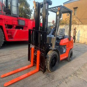 Carretilla elevadora eléctrica 4WD de 3 toneladas a precio competitivo, 2 años de garantía, transpaleta de nueva condición para la industria minorista - Product Image 5