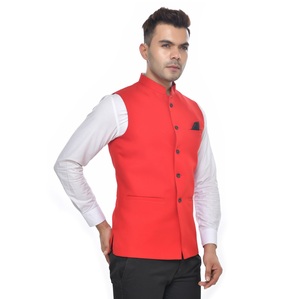 Gilet rouge de qualité supérieure pour hommes, idéal pour les uniformes de bureau, les fonctions de mariage, les tenues professionnelles et les soirées, disponible à la vente - Product Image 1