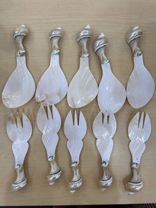 Cuchara de concha marina hecha a mano de Vietnam: hecha a mano con concha y Perla real, acento impresionante para configuraciones de mesa tropical o oceánica - Product Image 3