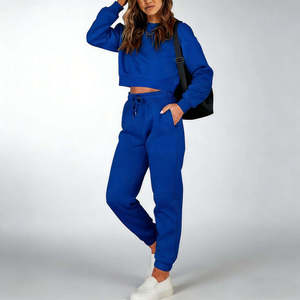 Conjunto Deportivo Personalizado para Mujer, Estilo Crop Crew y Jogger, Color Blanco, Producto de Alta Calidad, Transpirable, Hecho en Pakistán - Product Image 3