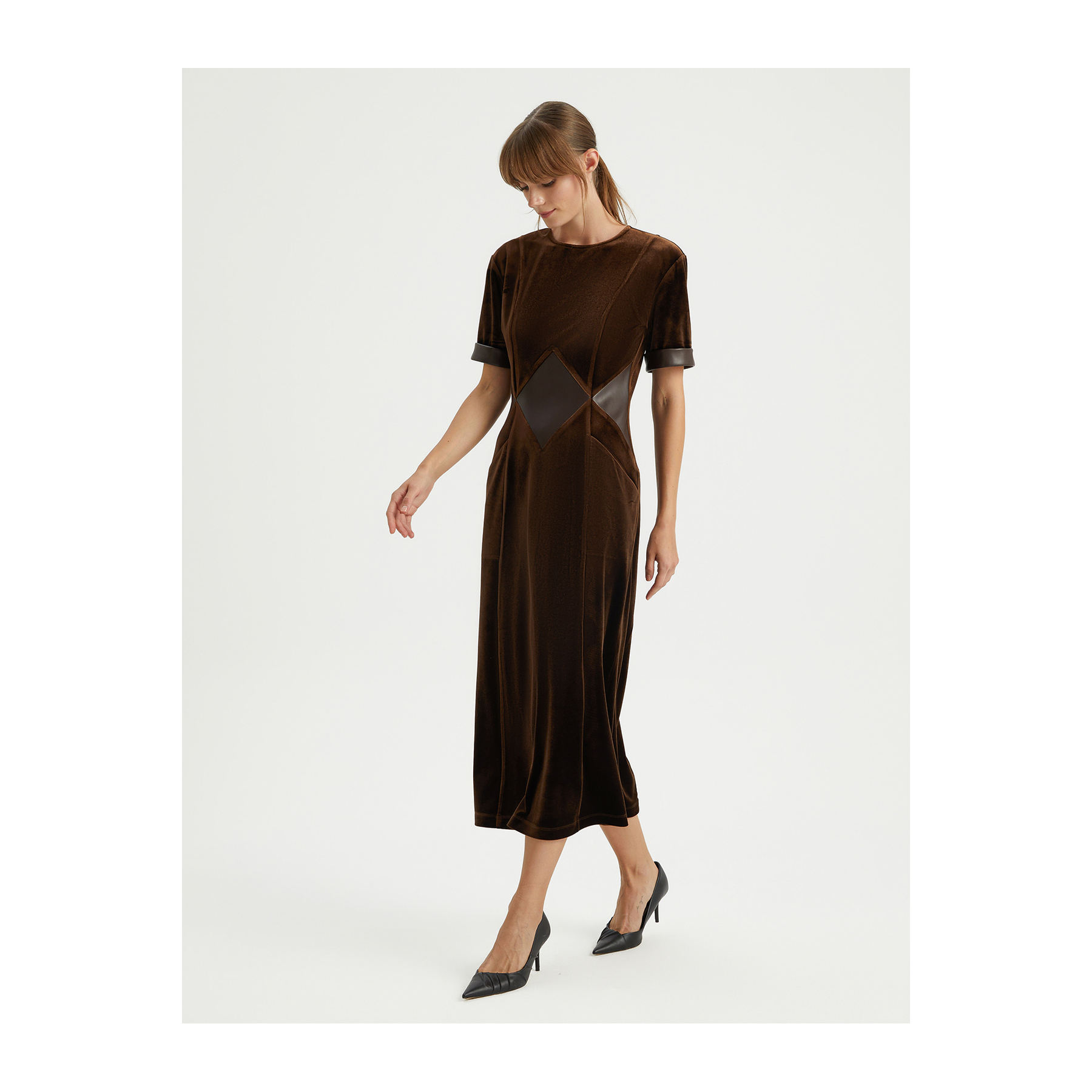 สีน้ำตาล