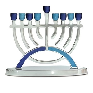 Menorah moderne en laiton poli brillant Menorah design de luxe pour accessoires de vaisselle Bougeoir à prix attractif - Product Image 1