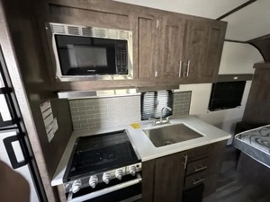 ผู้ขายที่ได้รับการยืนยันสำหรับรถบ้านมือสองปี 2022 รุ่น R-i-v-e-r-si-d-e Rv Intrepid 211 พร้อมขาย - Product Image 5