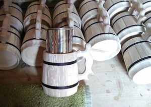 Chope à bière en bois artisanale personnalisée de 20 oz, style ancien, en acier inoxydable, en provenance d'Inde - Product Image 4