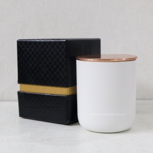 Porte-cire votif en métal cuivré fait à la main Récipient en étain avec couvercle pour la fabrication de bougies Décoration élégante de la maison Lanterne ou pot - Product Image 6