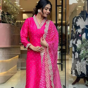 Traje Salwar Kameez con trabajo de lentejuelas bordadas de estilo tradicional para fiestas funciones de boda diseñador clásico Faux Georgette - Product Image 1