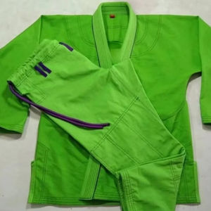 Ensembles de karaté personnalisables avec logo, tissu extensible léger, technique de strass - Product Image 1