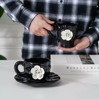 Ensemble de tasses à café et soucoupes en céramique noire et blanche, peintes à la main, avec motifs floraux en relief, style moderne et luxueux, logo personnalisé, 300-420 ml, pour tous usages
