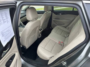 Buick Regal TourX AWD Essence 4 portes, fourgonnette en cuir, voitures d'occasion en gros, conduite à gauche, commandes audio, caméra arrière, 2019 - Product Image 5