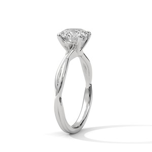 Anillo Solitario de Moissanita con Corte Brillante Redondo de 2.0 ct con Banda Trenzada en Plata de Ley 925 - Product Image 4