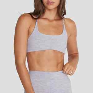 Ensemble de yoga et de fitness avec logo personnalisé pour femmes soutien-gorge de sport et short d'entraînement, grande taille disponible - Product Image 3