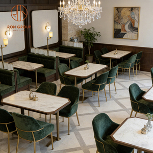 Sofá Moderno de Lujo Verde con Tapicería de Terciopelo Acanalado Vertical, Patas de Metal Dorado, Mesa de Mármol y Juego de Sillas para Hotel, Cafetería, Restaurante - Product Image 6